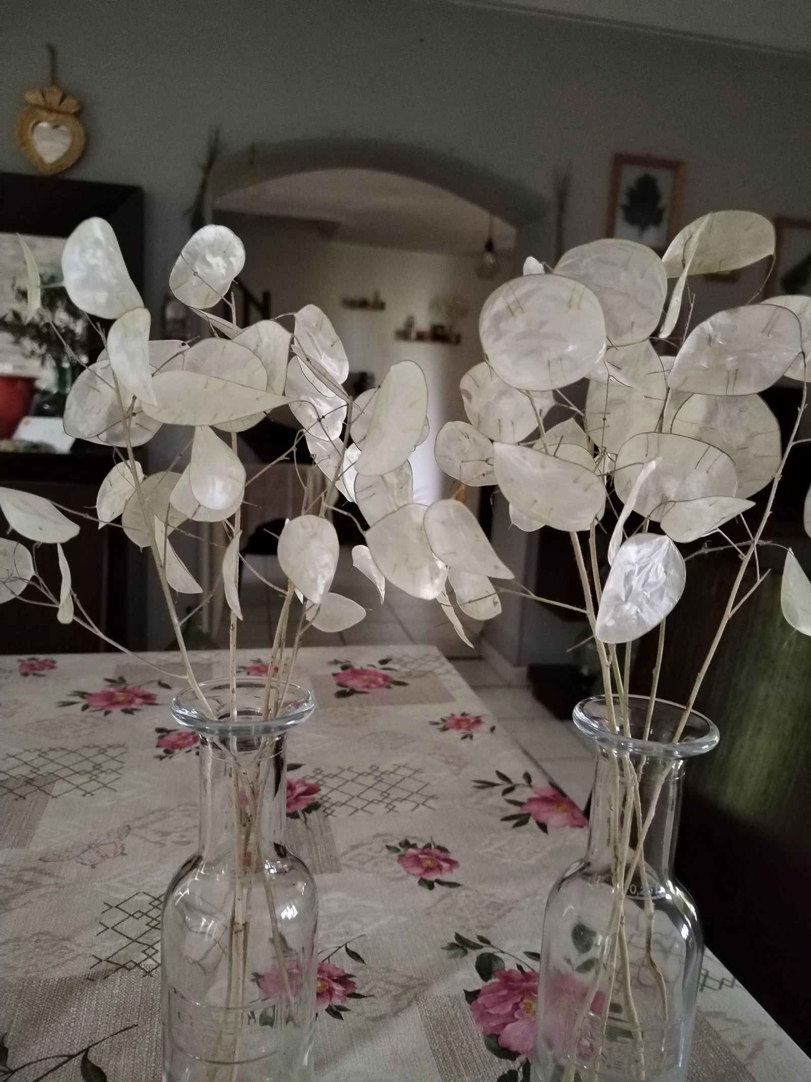 conjunto de 2 bonitos jarrones vintage con pequeñas ramas de monedas del papa secas. – photo 2